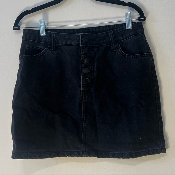Black Button-Up Jean Skirt - Picture 3 of 5